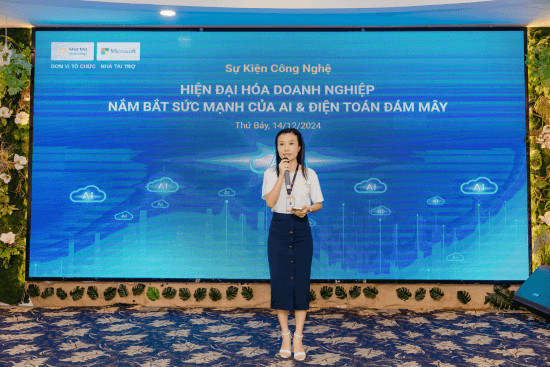 Ms Hiền giới thiệu công ty
